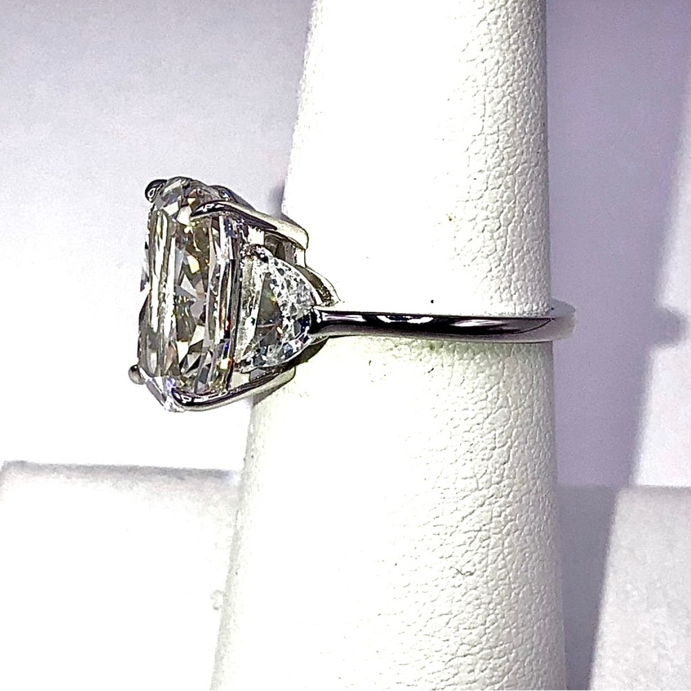 15.76 ct. Elongated Cushion Cut Pale Champagne & Trillion Cut White Diamond Ring - Picture 9 of 16